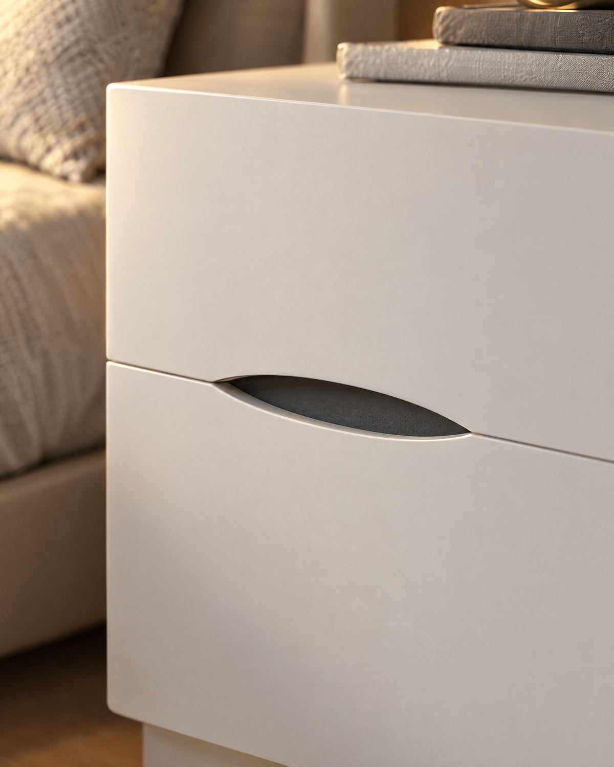 A single curved pull